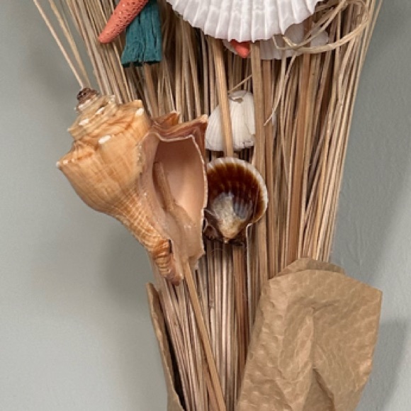 Seashell and Starfish Coastal Arrangement - Picture 10 of 12